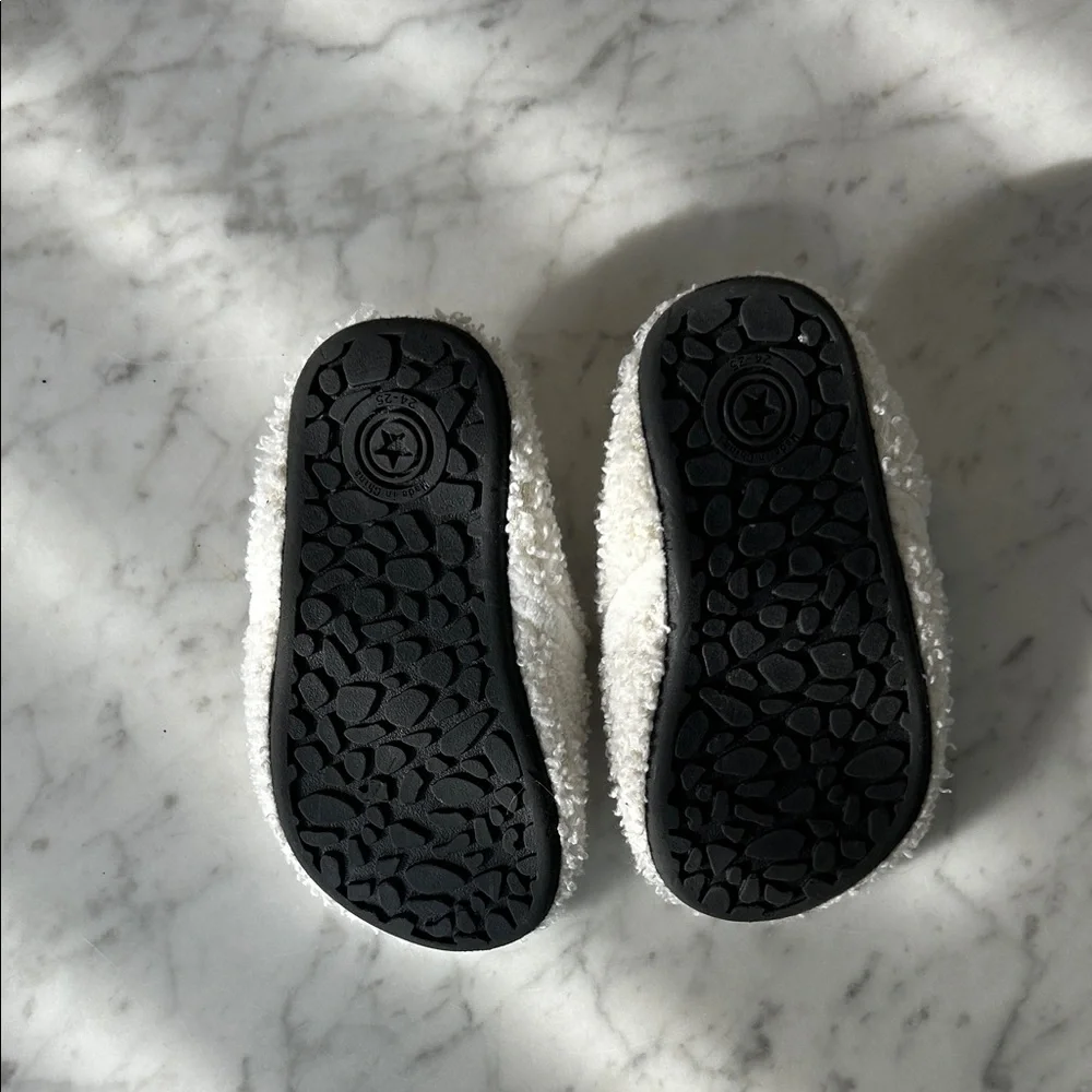 Kids Plush White Slip-On Slippers with Pink Smiley - Unbranded
